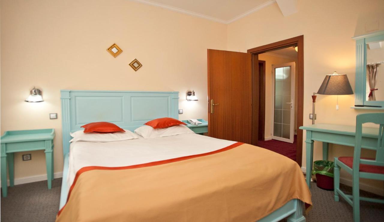 Hotel Bastion Sinaia Luaran gambar