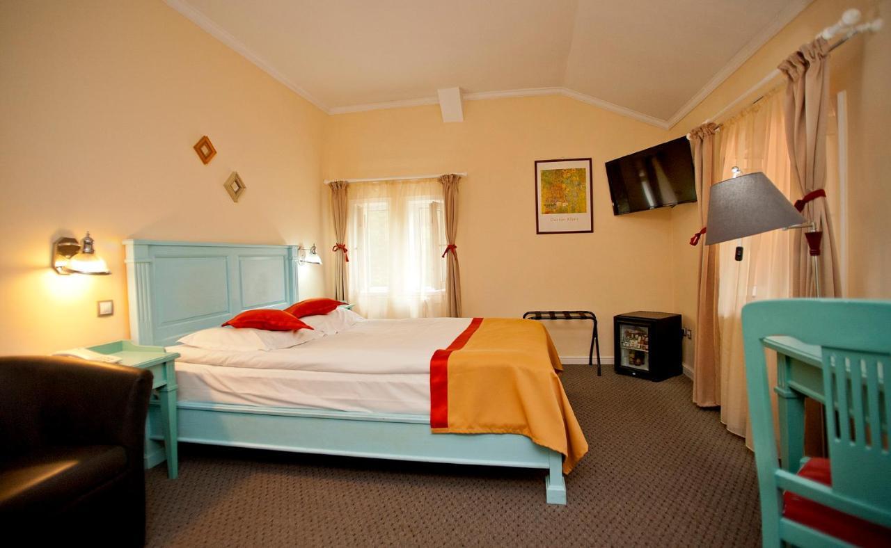 Hotel Bastion Sinaia Luaran gambar