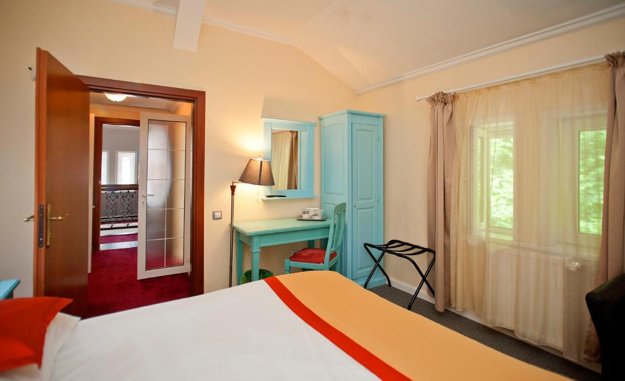 Hotel Bastion Sinaia Luaran gambar
