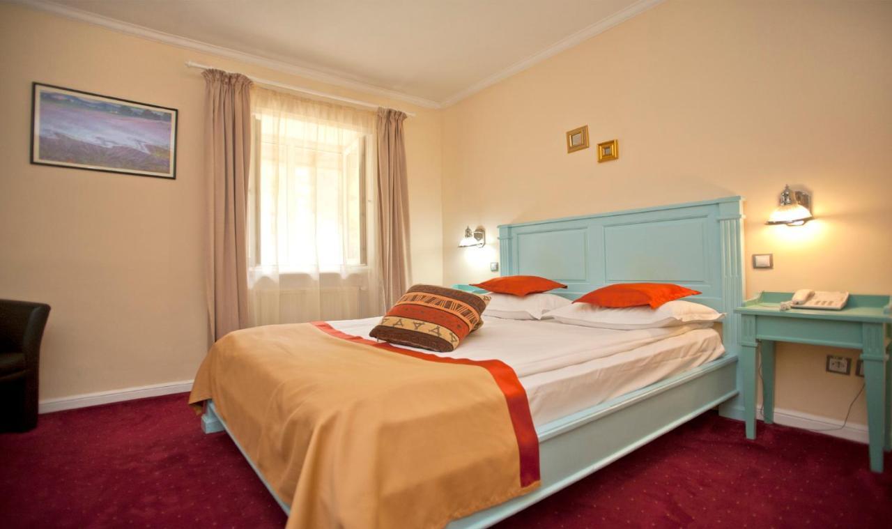Hotel Bastion Sinaia Luaran gambar