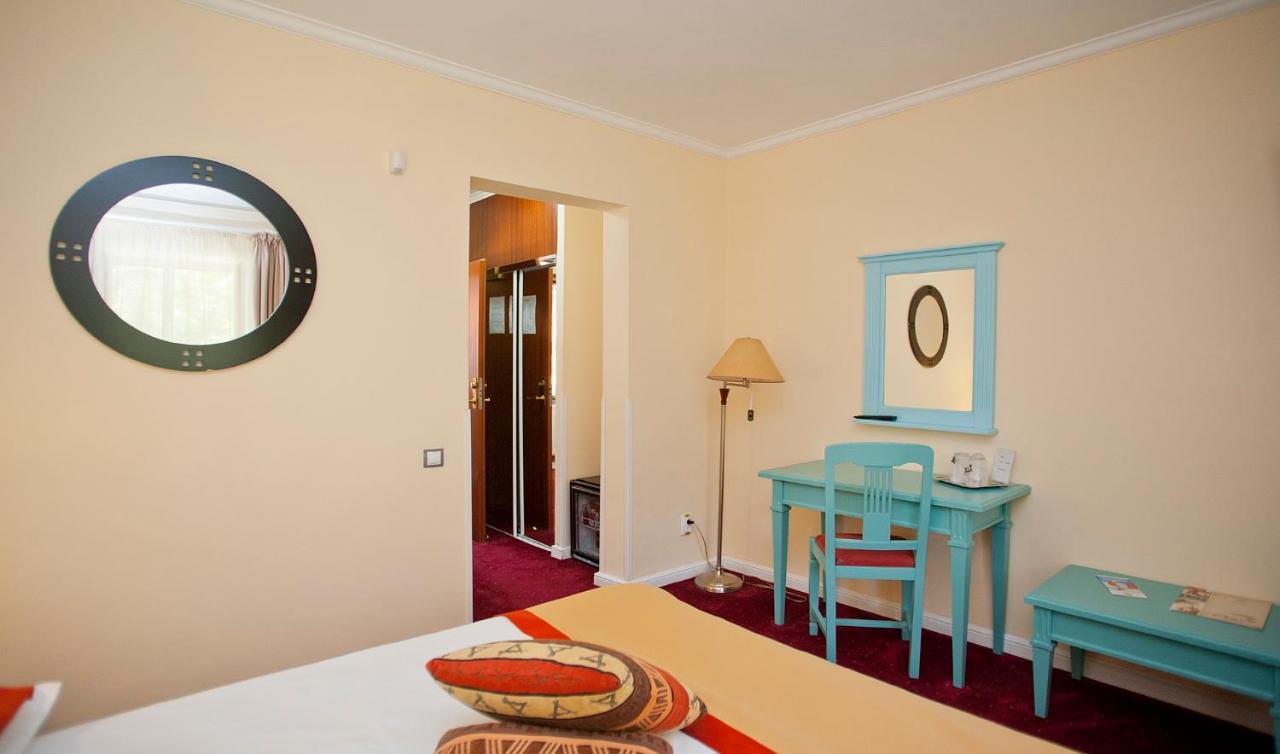 Hotel Bastion Sinaia Luaran gambar