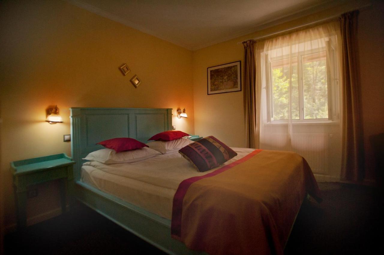 Hotel Bastion Sinaia Luaran gambar