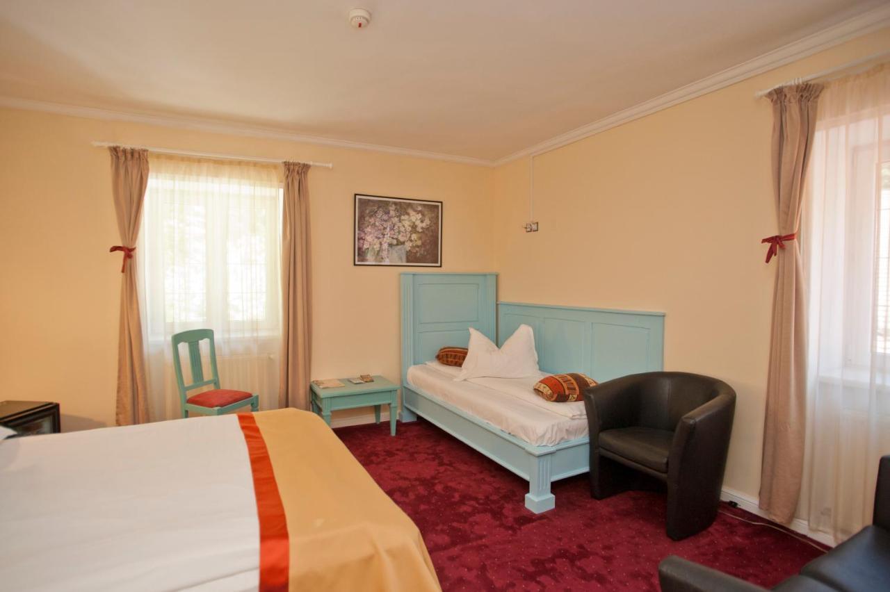 Hotel Bastion Sinaia Luaran gambar