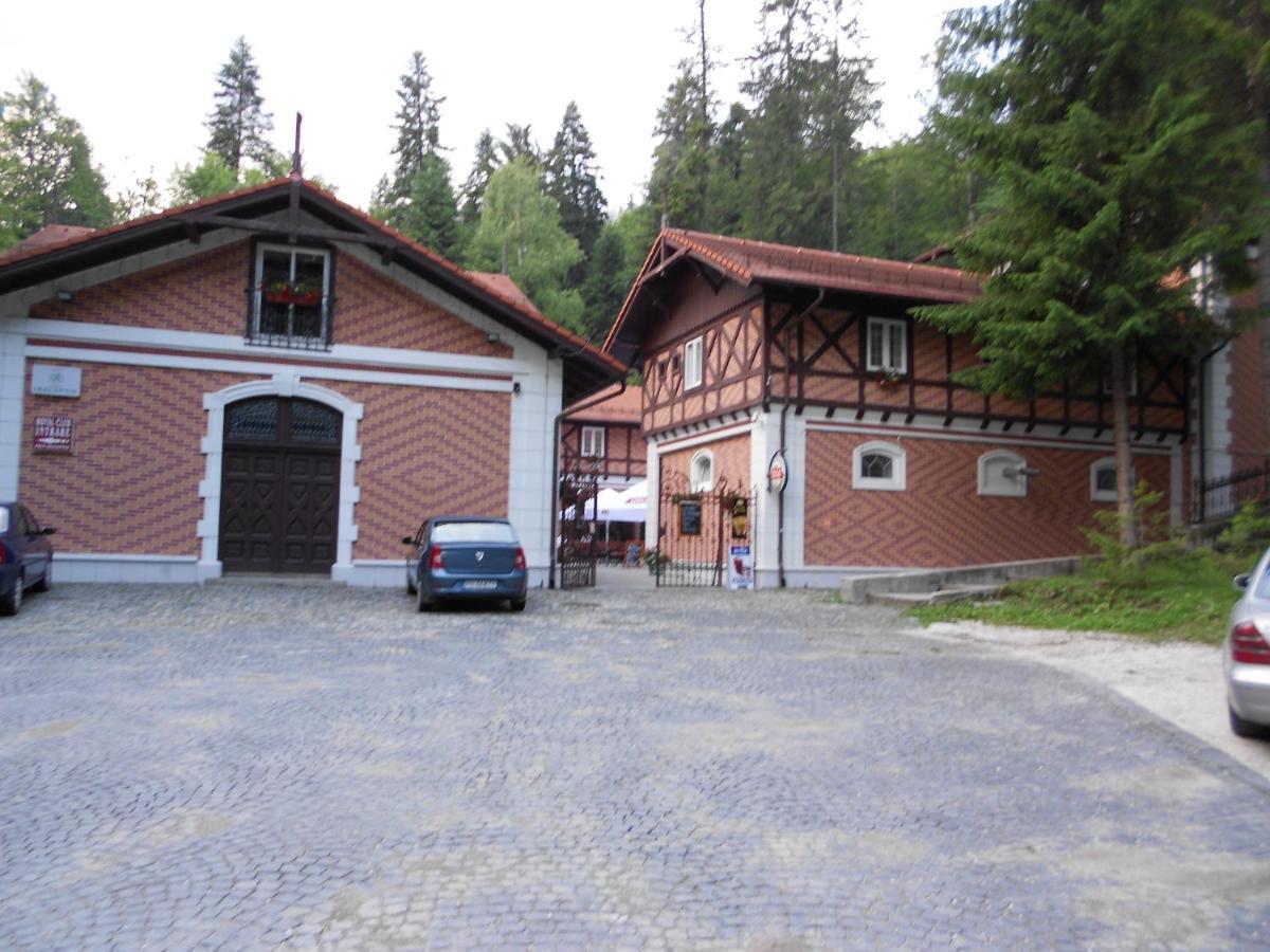 Hotel Bastion Sinaia Luaran gambar